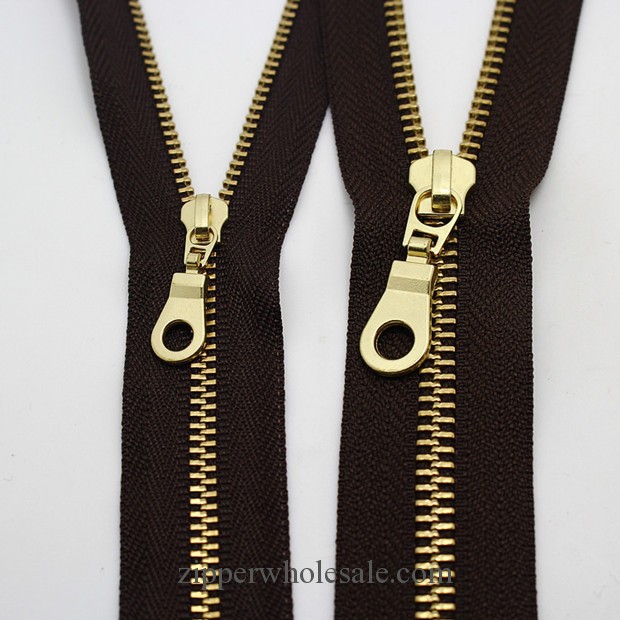 VT10R mosadzný zips (6 mm) 45 cm čierny