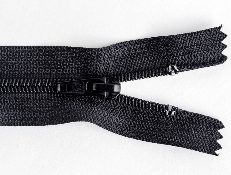 UH5 špirálový zips (6 mm) 14 cm čierny